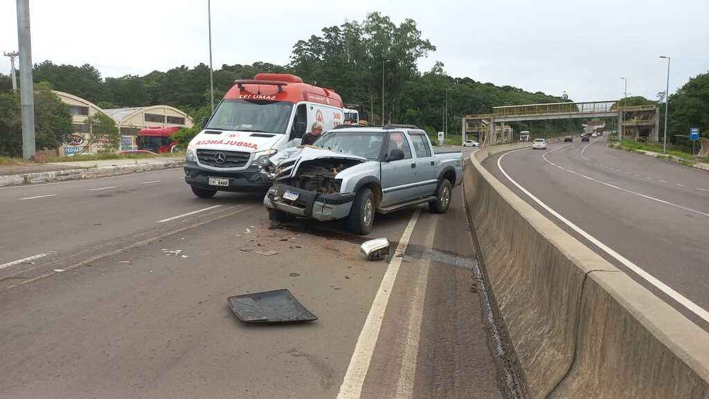 Colisão Traseira Entre Caminhonete Deixa Uma Pessoa Ferida Na Br 158 Próximo Ao Trevo Do Castelinho 